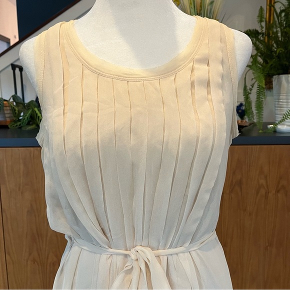 Vera Wang flowy cream colored dress with slip underneath and tie around waist - Picture 3 of 5